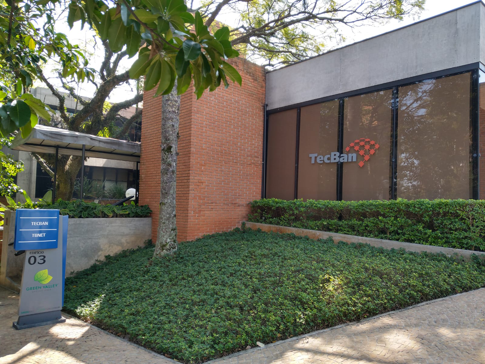 TecBan impulsiona liderança feminina com programas de desenvolvimento e inclusão