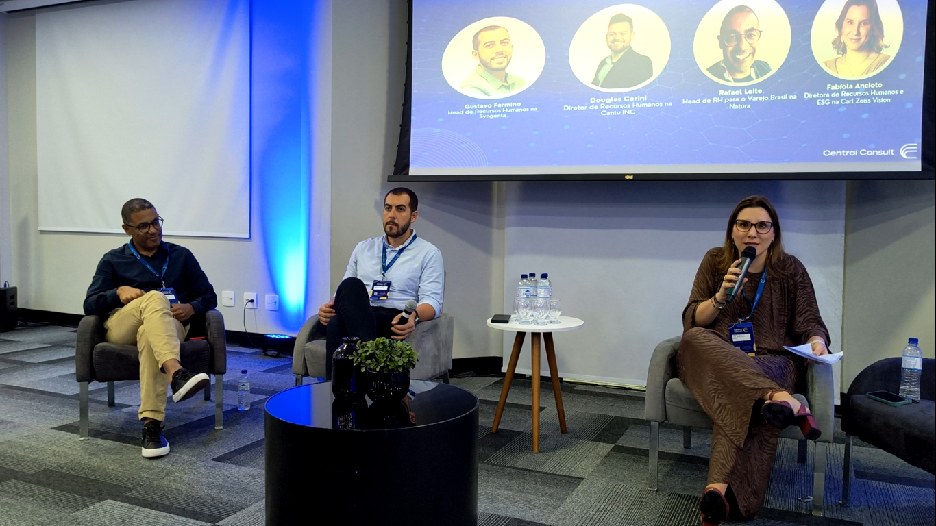 Executivos discutem os desafios dos líderes de RH no varejo